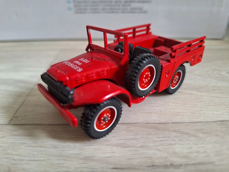 Solido 1/43ème - Dodge 4x4 WC51 - Véhicule Pompier "SDI Vosges" - Photo 1/1