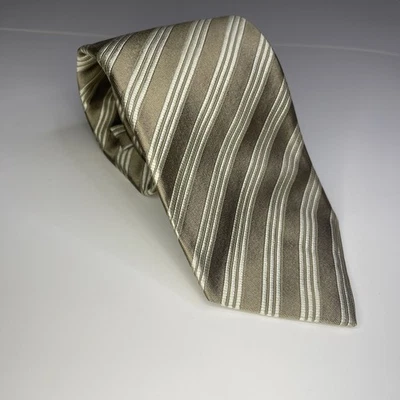 IMPRESIONANTE Corbata Burberry London Texturada Pesada Oro Rayas Seda Hecha en Inglaterra Foto 1 de 4