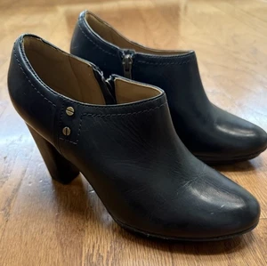 Clarks Lida Palmer schwarze elegante Damen-Stiefelette aus Leder mit gestapeltem Absatz Größe 8,5 M - Bild 1 von 9
