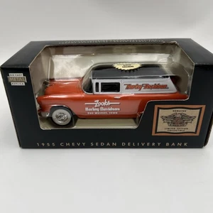 Liberty Classics Harley Davidson 1955 Chevy Sedan Delivery CHICAGO Bank 1:25 NEU - Bild 1 von 7