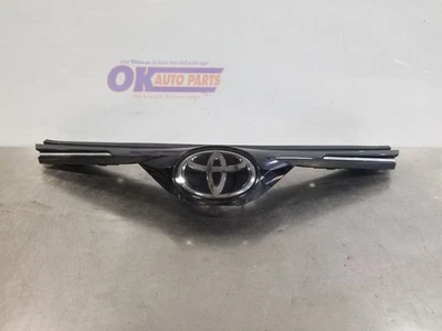 18 2018 TOYOTA RAV 4 LIMITED AFTERMARKET GRILLE WITH RADAR - Image 1 of 4