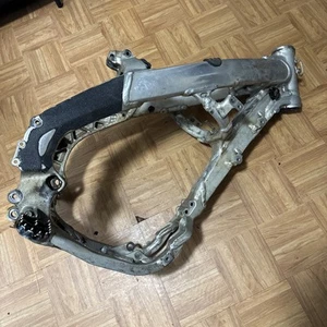 2011 11 RMZ250 RMZ 250 OEM Main Frame Chassis Body PPR REG 41100-49H10 - Bild 1 von 14