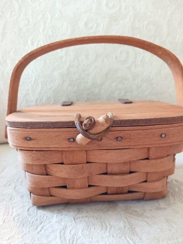 Longaberger Small Heartland Hand Woven Basket w Lid Leather Hinges Toggle Close Cover