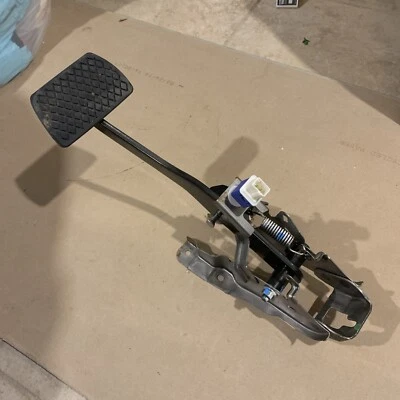 Acura RLX 2017 pedal de freno Foto 1 de 4