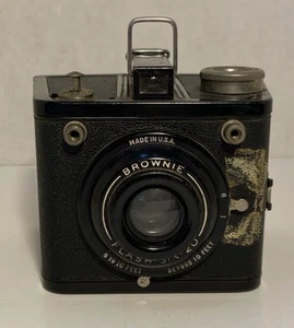 VINTAGE KODAK BROWNIE FLASH SIX 20 CAMERA - Picture 1 of 12