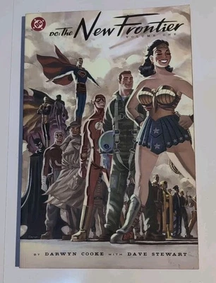 DC: The New Frontier Volume One Trade Paperback DC Comics 2004 Darwyn Cooke Foto 1 de 2