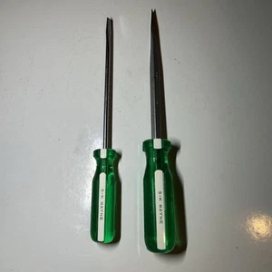 2 Vintage Green And White Handled Phillip Screwdrivers S-K Wayne - Picture 1 of 6