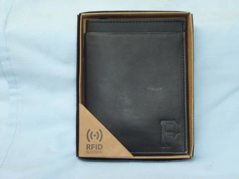 PITTSBURGH PIRATES    Leather BiFold Wallet   RFID Blocking   NIB    black Cover