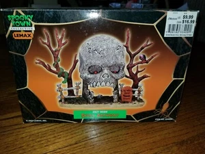 Lemax Spooky Town Skull Archway 2003 #33409A Retired - Picture 1 of 3
