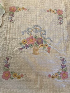 Vintage Quilt 70 x 76 Grandmother's Flower Basket with Bow - Hand Quilted - Picture 1 of 5