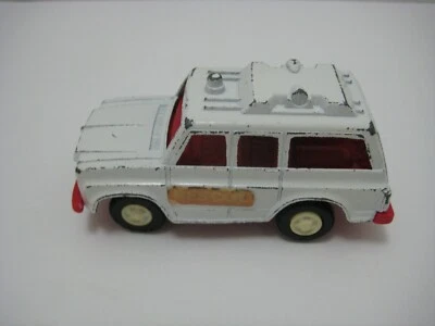 Vintage Diecast 1975 Tootsietoy Rescue Paramedic Vehicle Truck White Red - Image 1 of 4