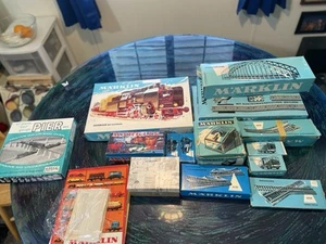 MARKLIN HO VINTAGE TRAIN COLLECTION ENGINES,TRACK, Carts MINT CONDITION - Picture 1 of 24