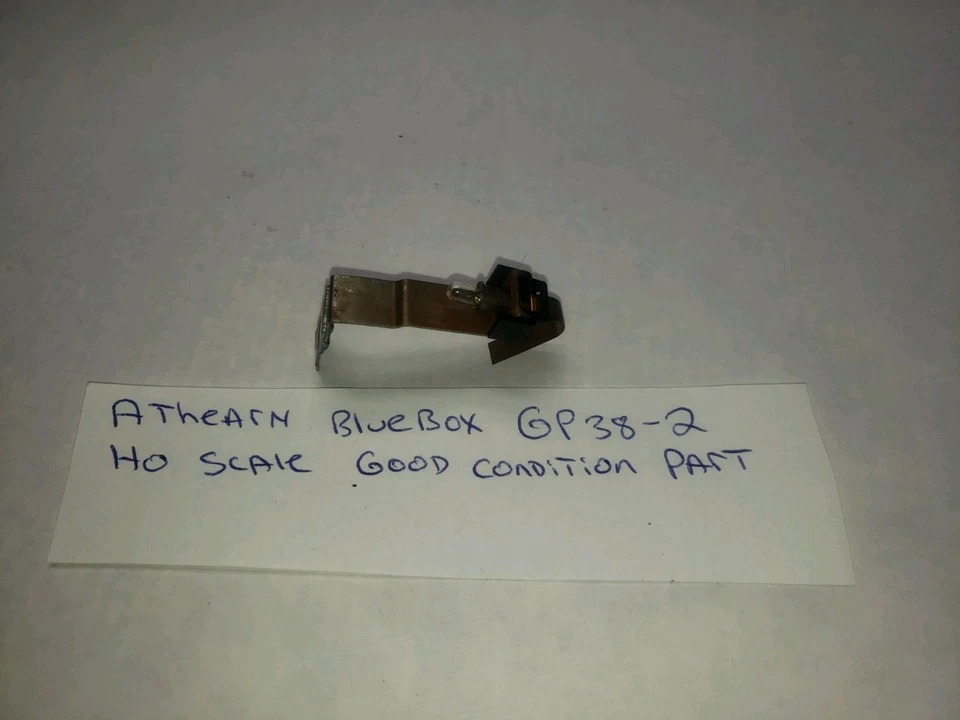 GP35 , Gp38-2 HEADLIGHT ASSEMBLY SET FOR ATHEARN BLUE BOX HO SCALE 90587 , 95010 - Image 1 of 4