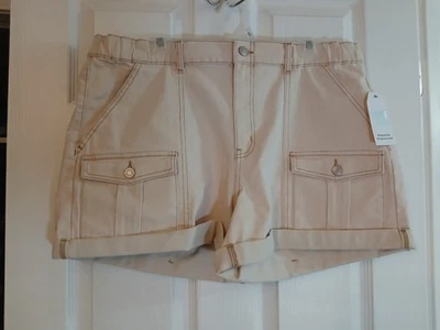NWT Time And True Beige Khaki Cargo Utility Shorts Women's Size 16 - Image 1 of 4