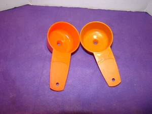 Vtg Tupperware buy 1 get 1 FREE Mini Orange Funnels #877-4 -EUC - Picture 1 of 3