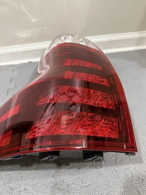 Luz trasera/lámpara lateral izquierda Lexus GX460 2017-2023 OEM USADA 81560-WY030 Foto 1 de 4