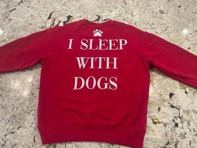 Sudadera Wild Fox “I Sleep With Dogs” Roja Pequeña Perro Amantes Vacaciones Divertido Humor Foto 1 de 4