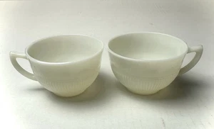 Juego de 2 tazas de té vintage de vidrio de leche blanco Wedgwood of EDME - Imagen 1 de 4