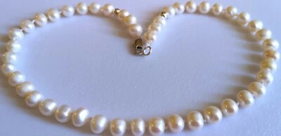 ~Lovely Vintage Natural White FreshWater Cultured Pearl Necklace, 16" long. - Image 1 of 4