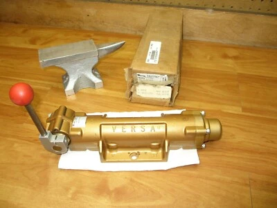 Versa VZH-4712 *NEW* Bronze Directional Control Valve Pneumatic - Image 1 of 4