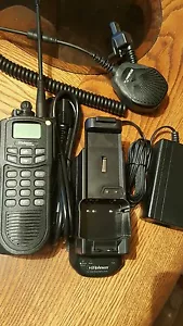 Radio EF JOHNSON ASCEND ES 5100 CON CARGADOR BATERÍA MICRÓFONO 800 MHz P25 L3 - Imagen 1 de 11