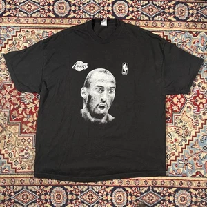 Camiseta De Colección Y2K Kobe Bryant 81 Puntos MVP Negra Mamba Lakers Rap 2XL - Imagen 1 de 5