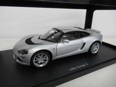 AUTOART LOTUS EUROPA S 1 18 scale ar - Image 1 of 4