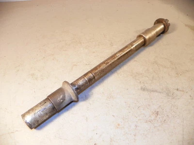 Eje trasero completo Suzuki GS 450 GA A Suzukimatic 82 con espaciadores bujes y tuerca Foto 1 de 2