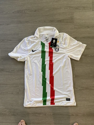 Juventus 2010/11 Away Shirt size S BNWT *DEADSTOCK* *Never Worn* Cover