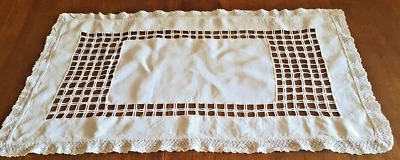 NAPPERON -début XXe et lin, entourage en dentelles- 75 cm x 42 cm - Photo 1/3