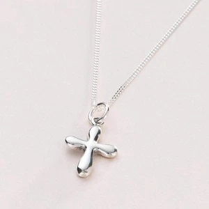 Collar de cruz redondeado de plata real, grabado opcional, joyería cristiana - Imagen 1 de 10