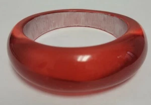 Vintage Lucite Ruby Red Gradient Moonglow Bangle Chunky Plastic Bracelet HTF VTG - Picture 1 of 9