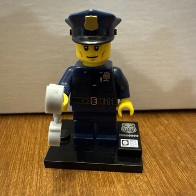 LEGO Policeman minifigure CMF Series 9 71000 - Image 1 of 4