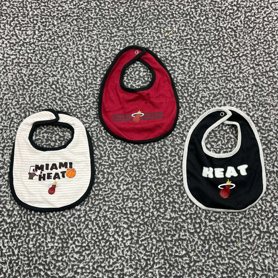 Lote de 3 babadores Miami Heat bebê vermelho branco preto NBA - Imagem 1 de 4