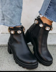 Steve Madden "Chelsea" Amulet Jeweled Black Chunky Heel Boots Size 8.5 - Picture 1 of 13