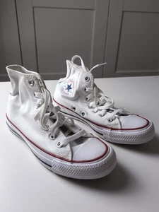 Converse Women's White Sneaker Shoe Size 7 Classic Colours Perfect Conditon - Picture 1 of 11
