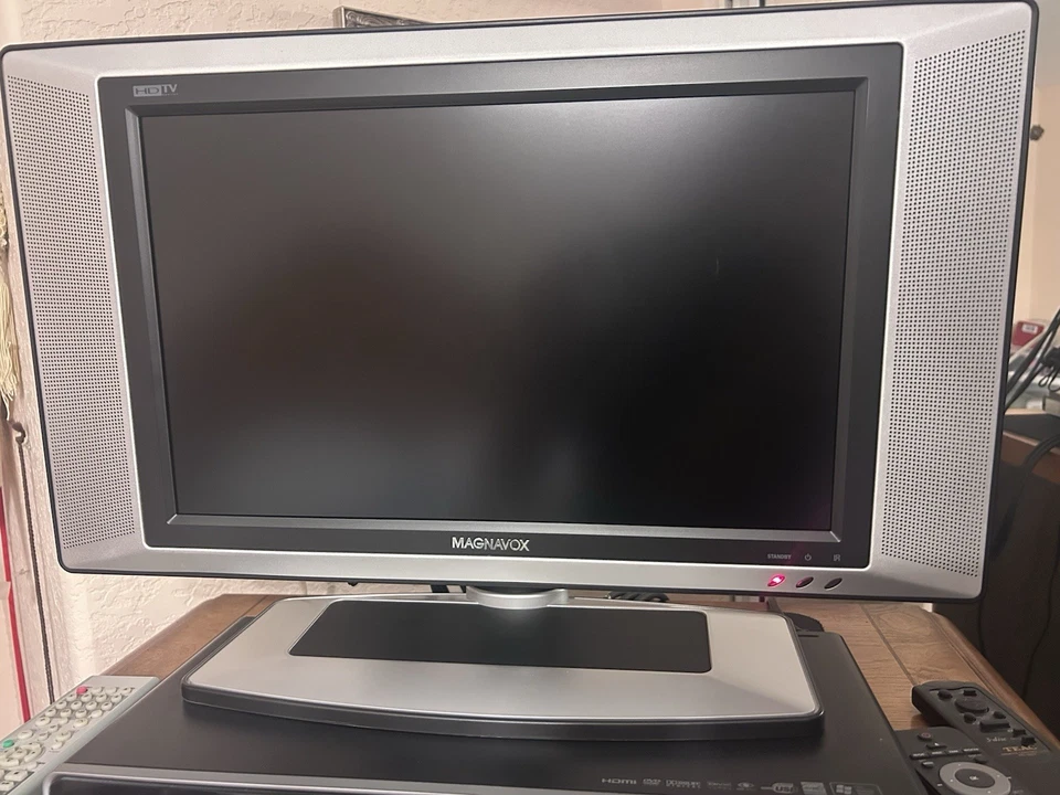 Magnavox 17MD255V 17" 720p HD LCD Television - Image 1 of 3