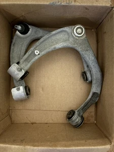 GMC Sierra Chevrolet Silverado 1500 Upper Control Arm- 85660607/85660606 - Picture 1 of 2
