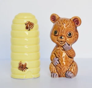 Honey Bear & Beehive Salt and Pepper Shaker Set Brown Yellow Japan Vintage - Picture 1 of 9