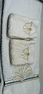 VTG C.S. BROOKS Towel Set 2 Bath Towel 2 Face Cloths Lot Gold Satin Shell Design - Picture 1 of 9