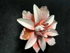 Vintage  Large Enamel White Pink Flower Daisy Brooch Unbranded 3-D Chunky 3” - Picture 1 of 5