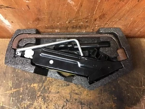 PEUGEOT 107 CITROEN C1 TOYOTA AYGO TOOL KIT JACK BRACE 2005-2013 - Imagen 1 de 6