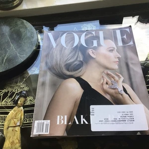 BLAKE ALIVE - Vogue Magazin - September 2024 - Bild 1 von 12