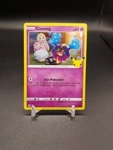 💥 Cosmog 013/025 - Pokemon 2021 TCG - CELEBRATIONS - Holo Rare - Picture 1 of 2