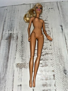 Barbie Puppe Mattel Rückenhebel bewegt Arme blonde Haare 2010 - Bild 1 von 4
