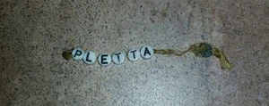 PULSERA ANTIGUA DE HOSPITAL DE CUENTAS DE BEBÉ PLETTA - Imagen 1 de 1