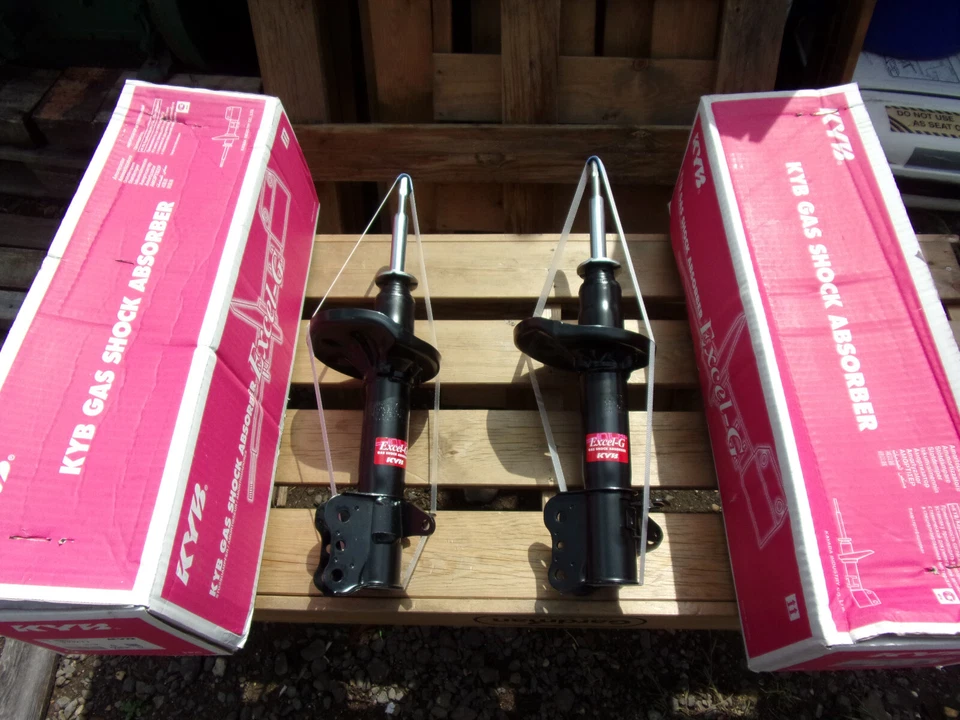 REAR GAS SHOCK ABSORBERS FOR MAZDA 323F 1998-2004 KYB 333276/7 - Image 1 of 1