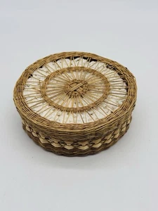 Vintage Crochet Doilies Coasters in Wicker Rattan Holder 12 Boho Grannycore - Picture 1 of 13