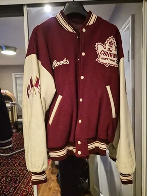 Chaqueta Universitaria Roots Canada 2002 Equipo Canadá Olímpico Salt Lake City Roja y Blanca Foto 1 de 4