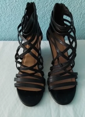 Feminino Tamanho 9 *Sandálias cunha preta com tiras*Casual/Vestida*Zipe nas costas*Exclusivo - Imagem 1 de 4